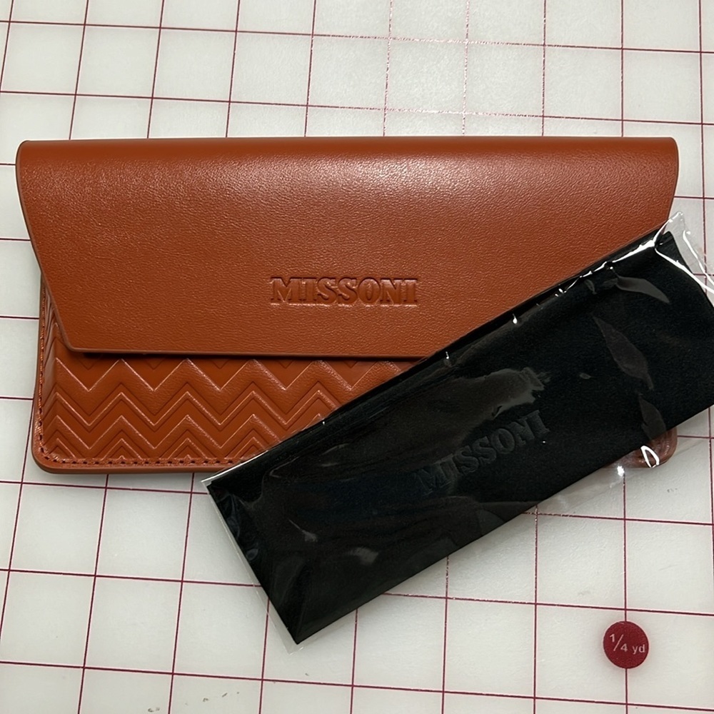 MISSONI NWT Chevron Embossed Flap Front Vegan Leather Eyeglass Case w/Cloth Gift